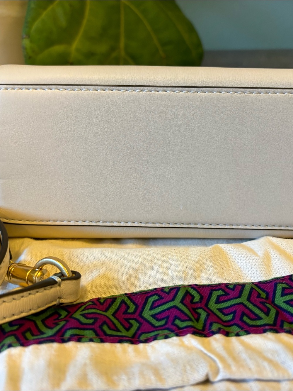 Tory Burch Lee Radziwill Double Petite, Cream with Gold Hardware - Picture 4 of 10